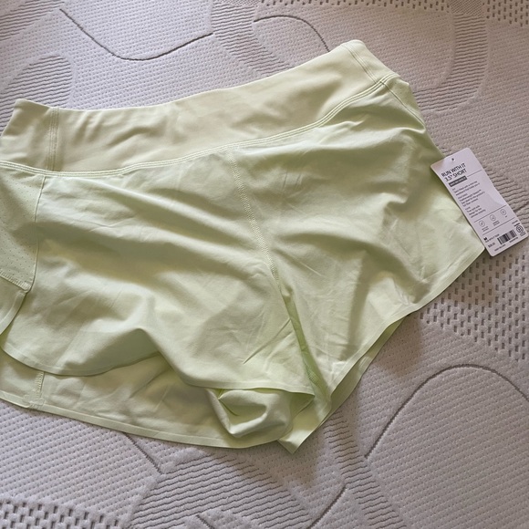 Athleta Pants - Athleta run with it 3.5” short